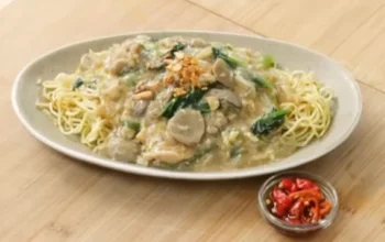Resep mie siram ayam ala chef Devina Hermawan: Rasanya nikmat, gurih, dan kuahnya kental, mirip di restoran chinese food!